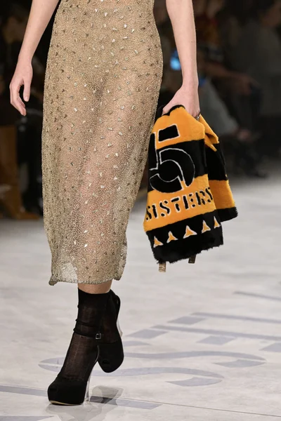 Look 180